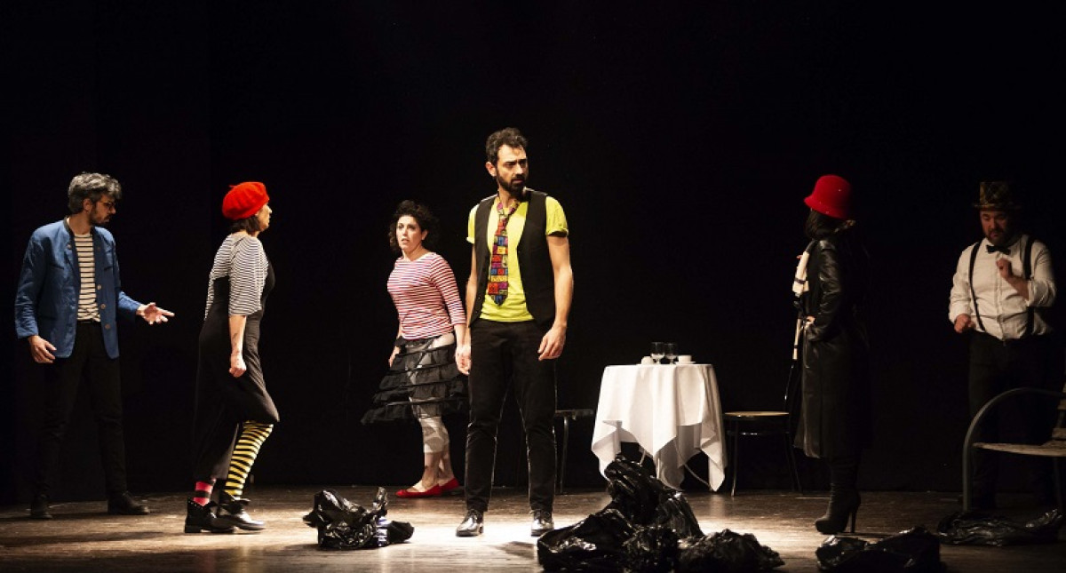LA PAZZA DI CHAILLOT